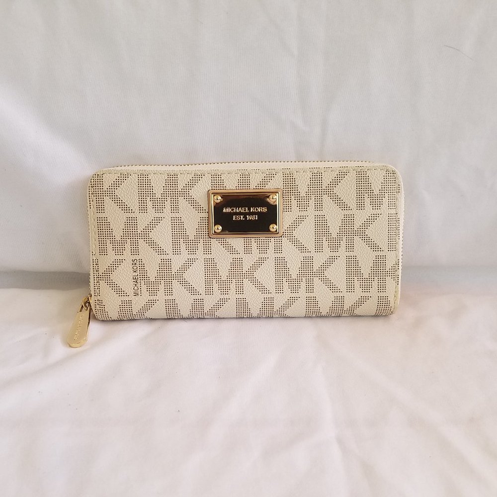 Michael Kors Logo Continental Wallet